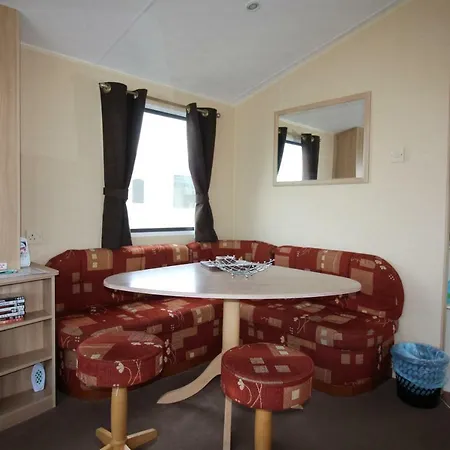 Spacious Open Plan Willerby Rio 2-bedroom Caravan * Filey